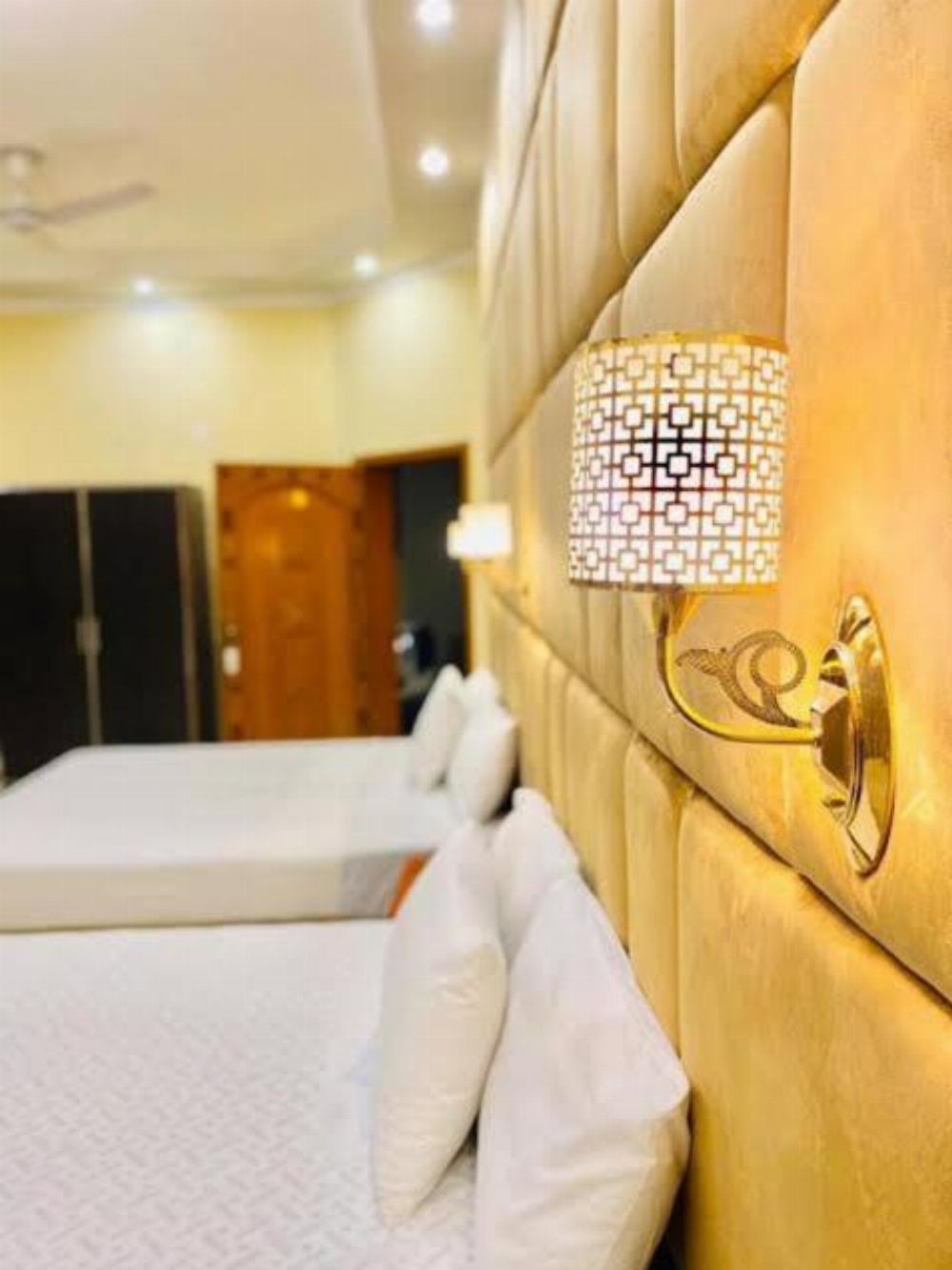 Hotel Elegant Near Karachi Expo Center and Agha Khan